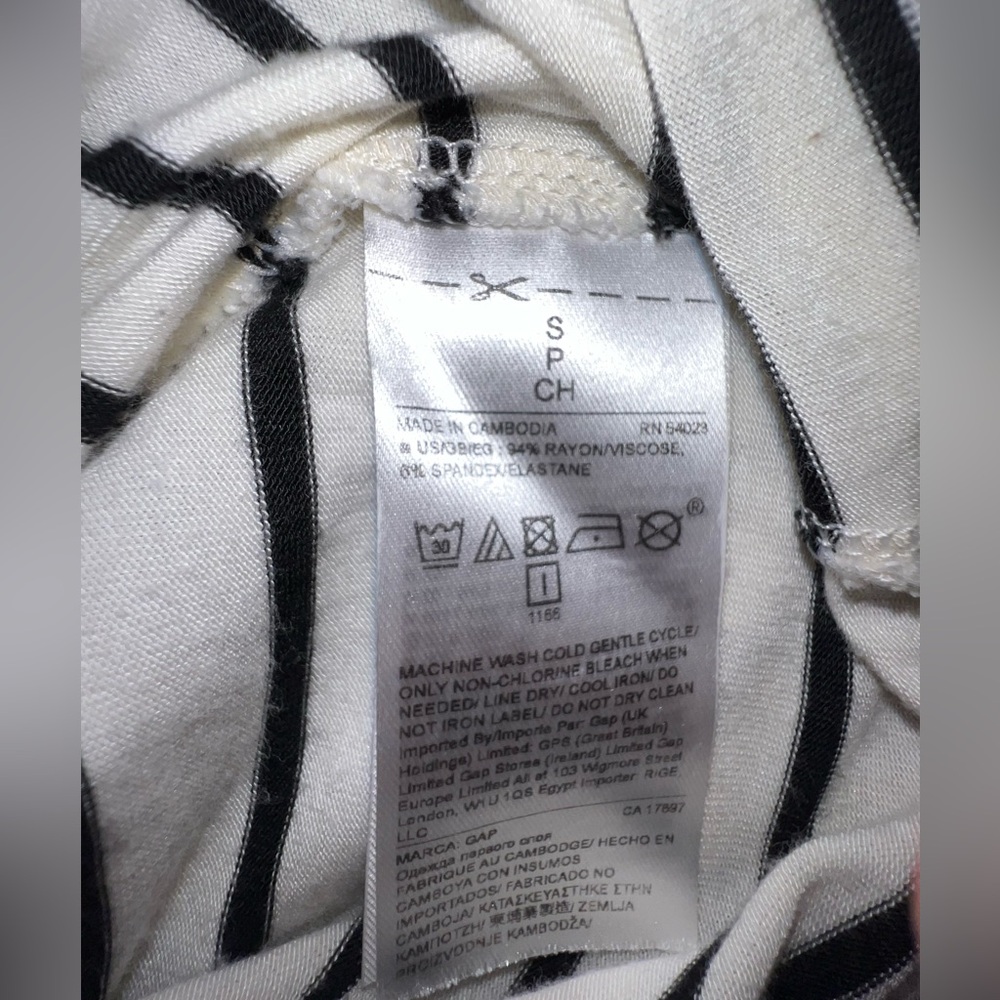 Gap Striped Black and White Long Sleeve Shirt - Picture 7 of 7